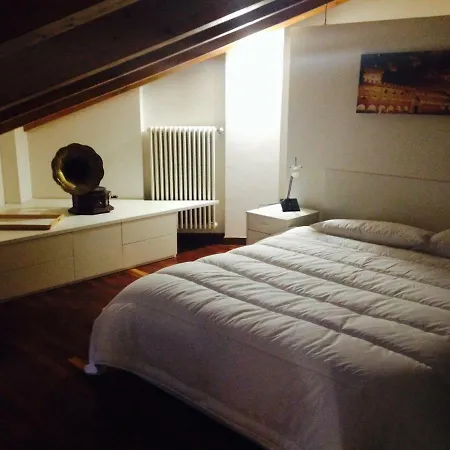 La Mansarda Della Musica Apartman *